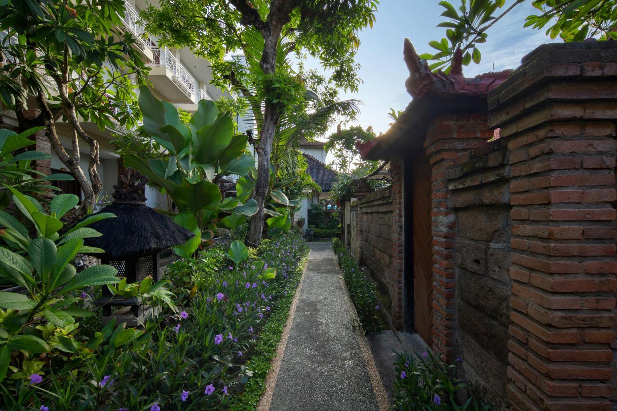 Legian Village Beach Resort - Chse Certified Exteriér fotografie